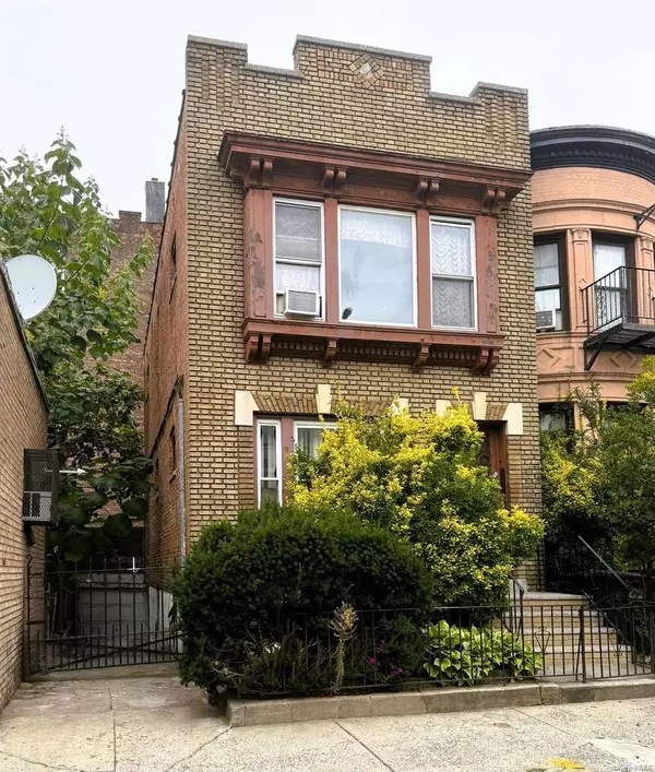 Brooklyn, NY 11213,965 Lincoln PL