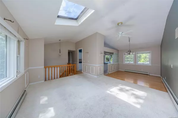 Manorville, NY 11949,4 Hampton CT