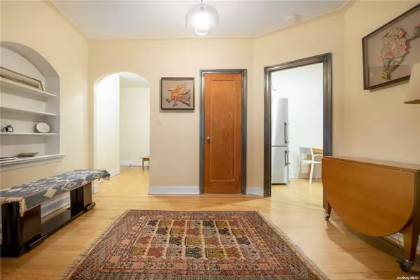Jackson Heights, NY 11372,35-25 77 ST #A15