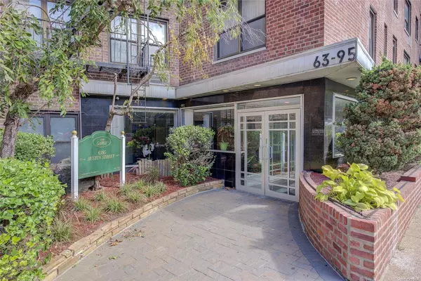 Rego Park, NY 11374,63-95 Austin ST #3D