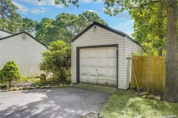 Hampton Bays, NY 11946,16 Lynn CT