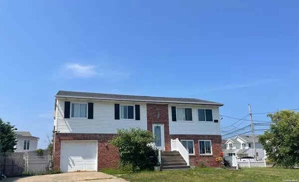 Lindenhurst, NY 11757,4 Bay PL