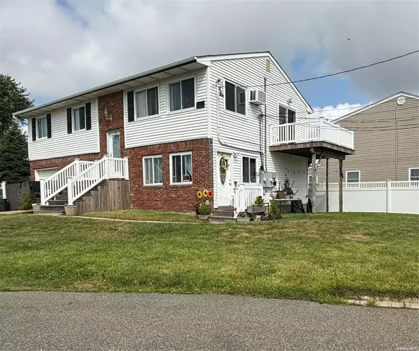 Lindenhurst, NY 11757,4 Bay PL