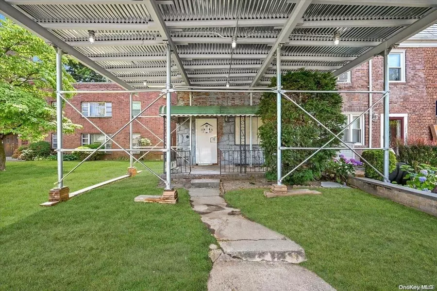 189-14 114th RD, Saint Albans, NY 11412