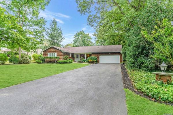 Smithtown, NY 11787,54 River Heights DR