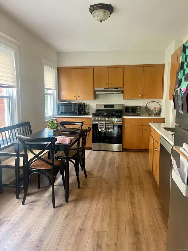 Port Washington, NY 11050,68 Park AVE