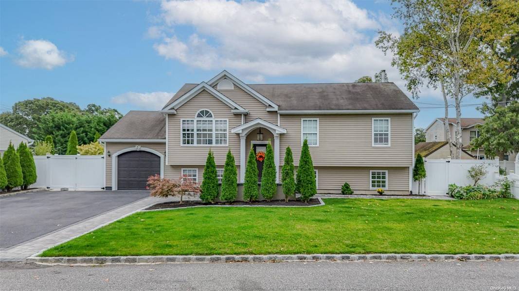 35 Lake Shore DR, Ronkonkoma, NY 11779