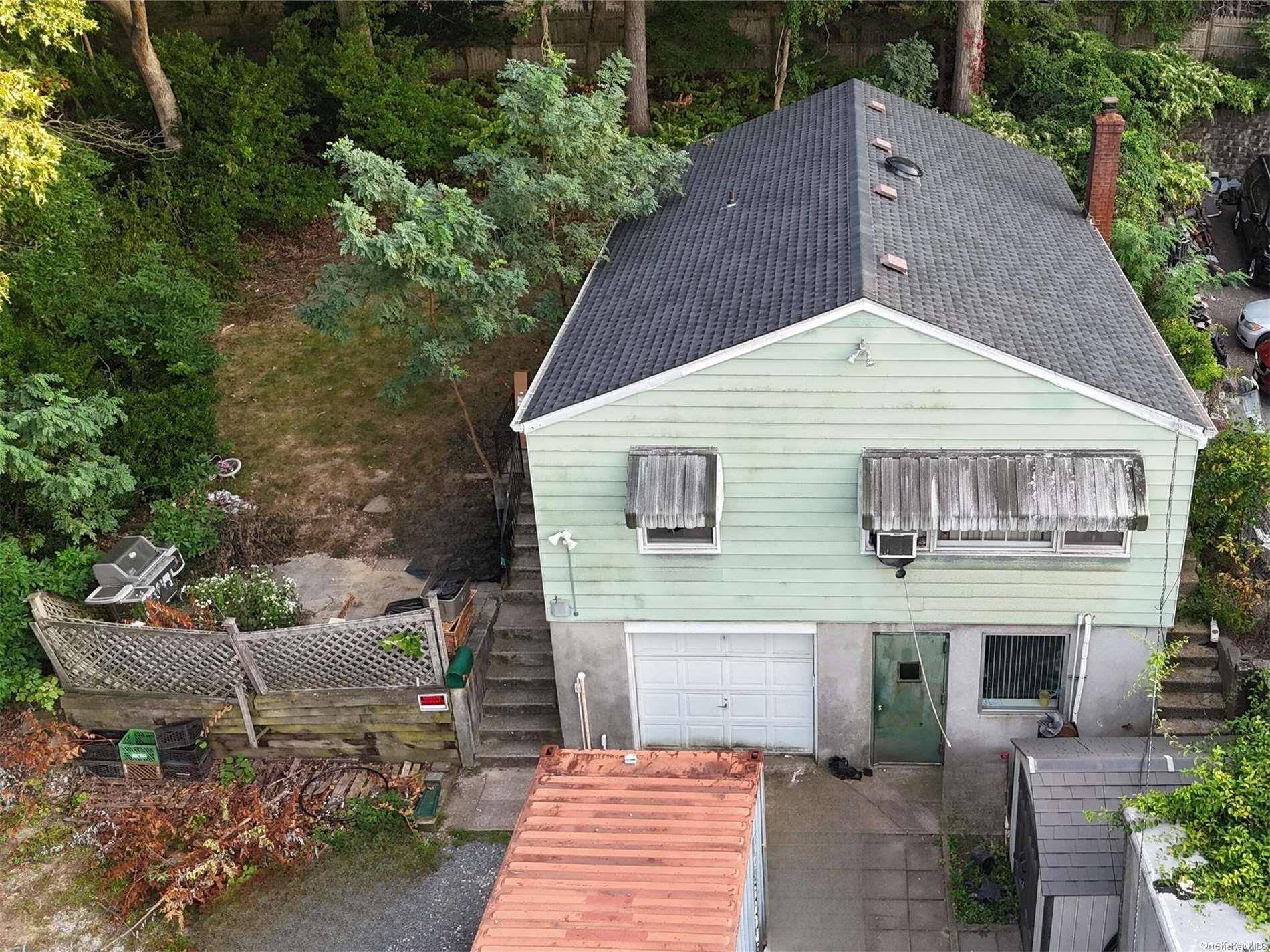 Smithtown, NY 11787,950 W Jericho