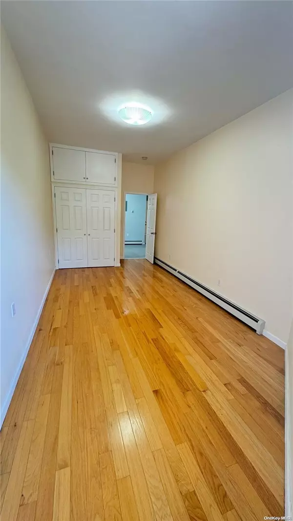 Sunnyside, NY 11104,43-18 Greenpoint AVE