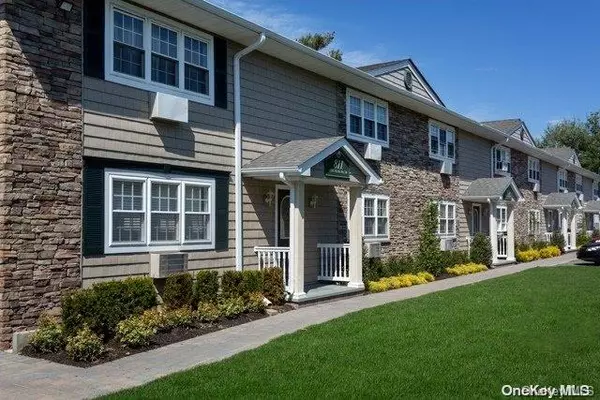Deer Park, NY 11729,41 Lucille LN #7B