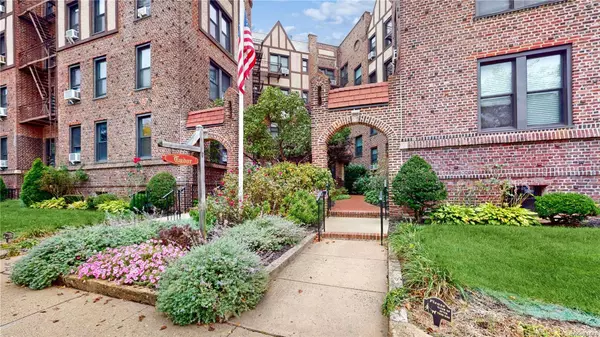 12 Hempstead AVE #4-O, Rockville Centre, NY 11570