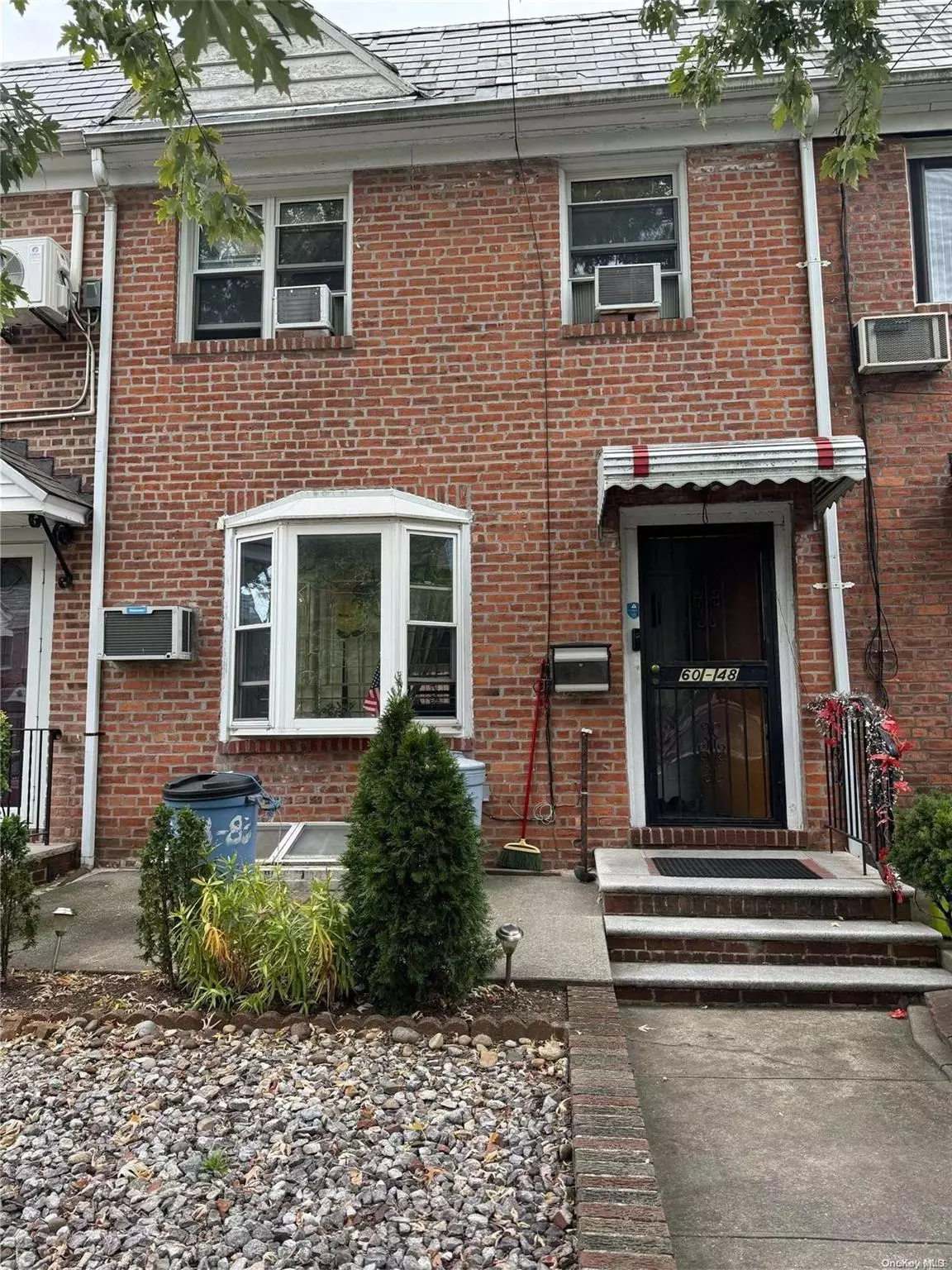 Middle Village, NY 11379,60-48 83rd ST