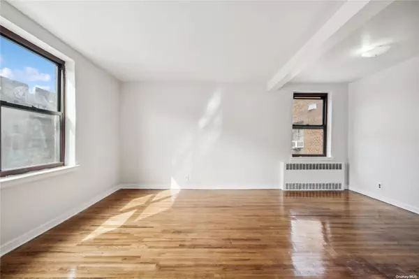 Woodside, NY 11377,52-30 39th AVE #3D