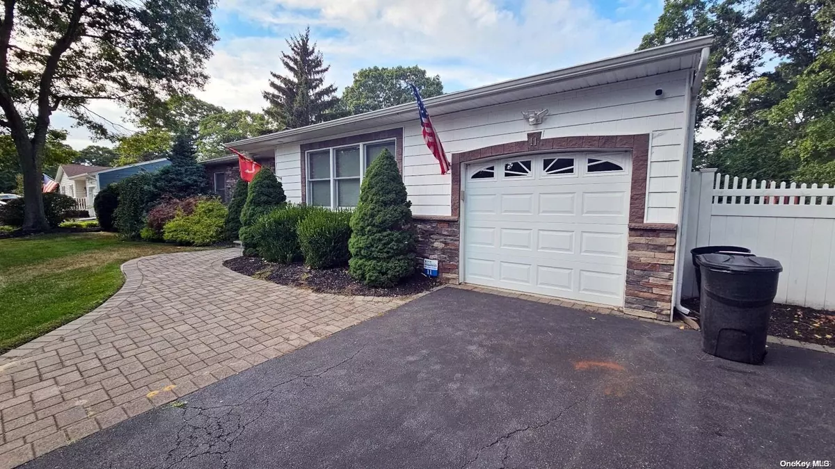 Selden, NY 11784,11 Loebel ST