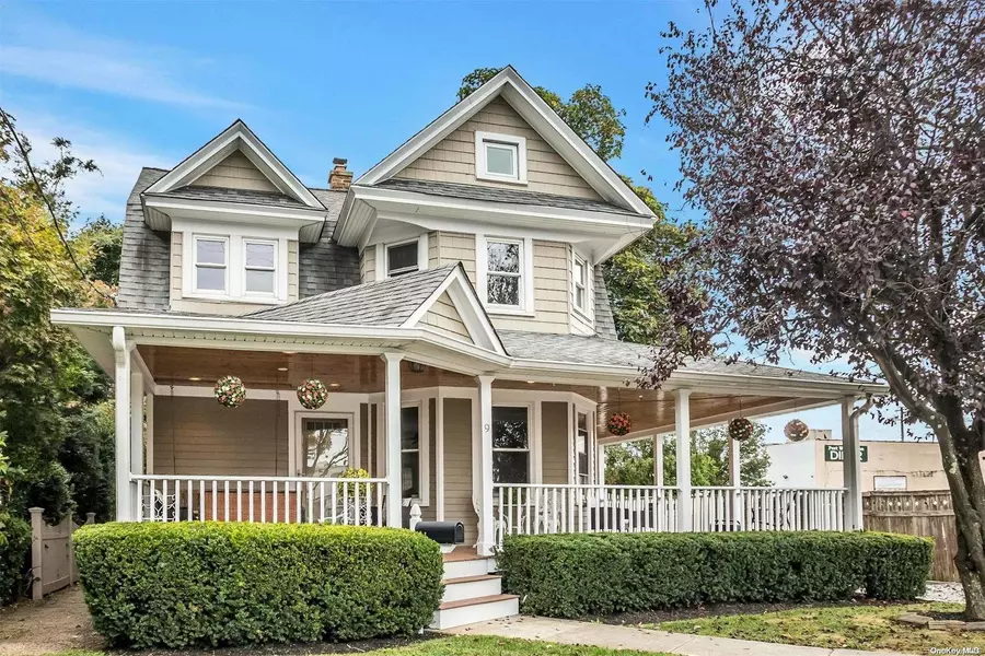 9 N Bayles AVE, Port Washington, NY 11050