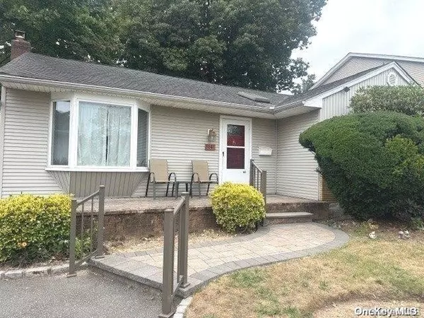 East Meadow, NY 11554,364 Spruce LN