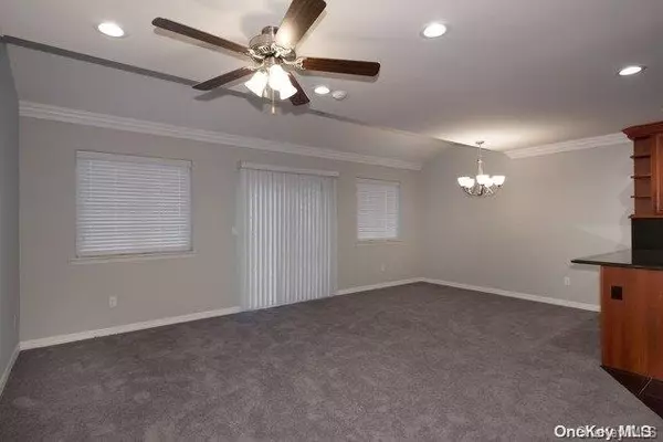 Coram, NY 11727,5000 Townhouse DR #2605