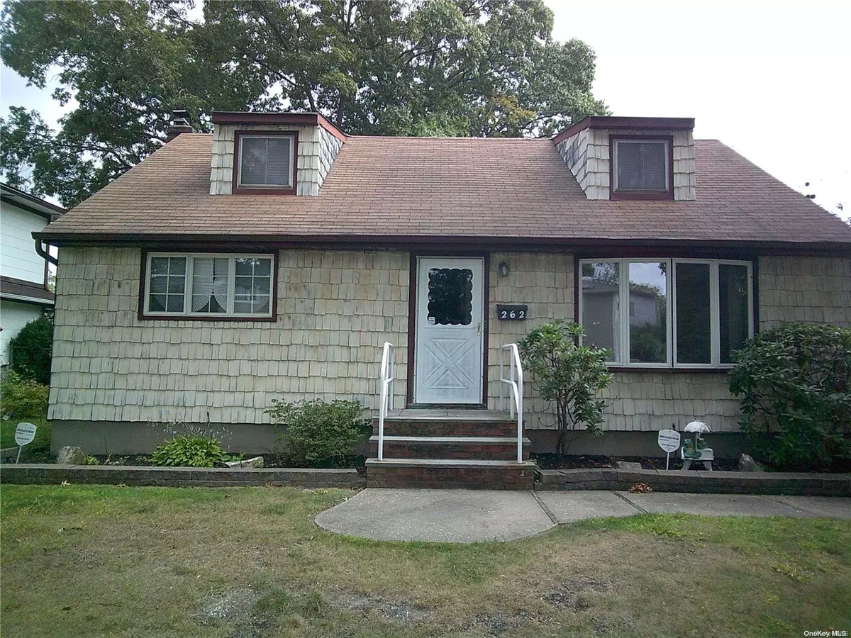 Copiague, NY 11726,262 Waldo ST