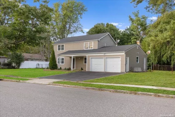 Lake Grove, NY 11755,3 Tulip Grove DR