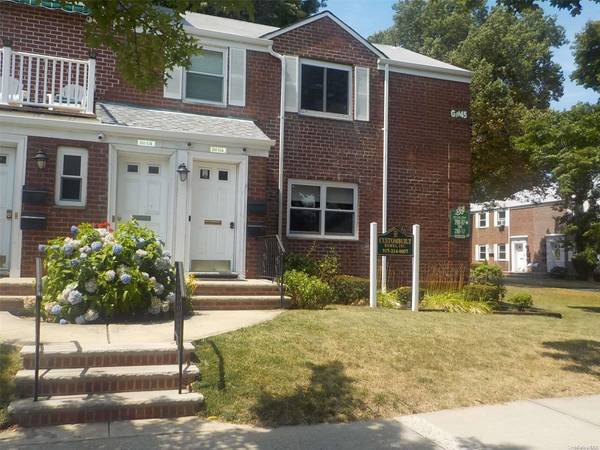 260-03 Union TPKE #1st fl, Glen Oaks, NY 11004