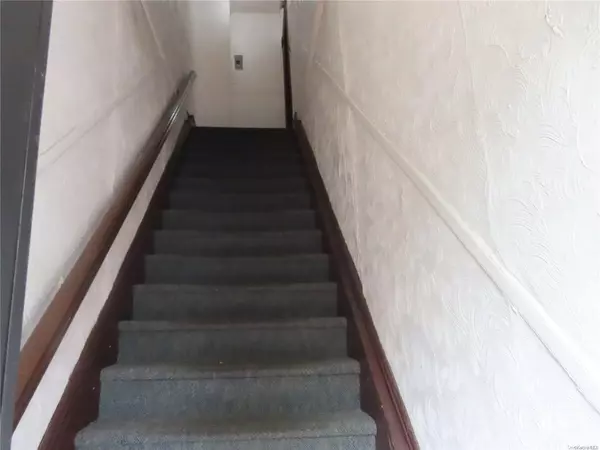 74 Deer Park AVE #2 A, Babylon, NY 11702