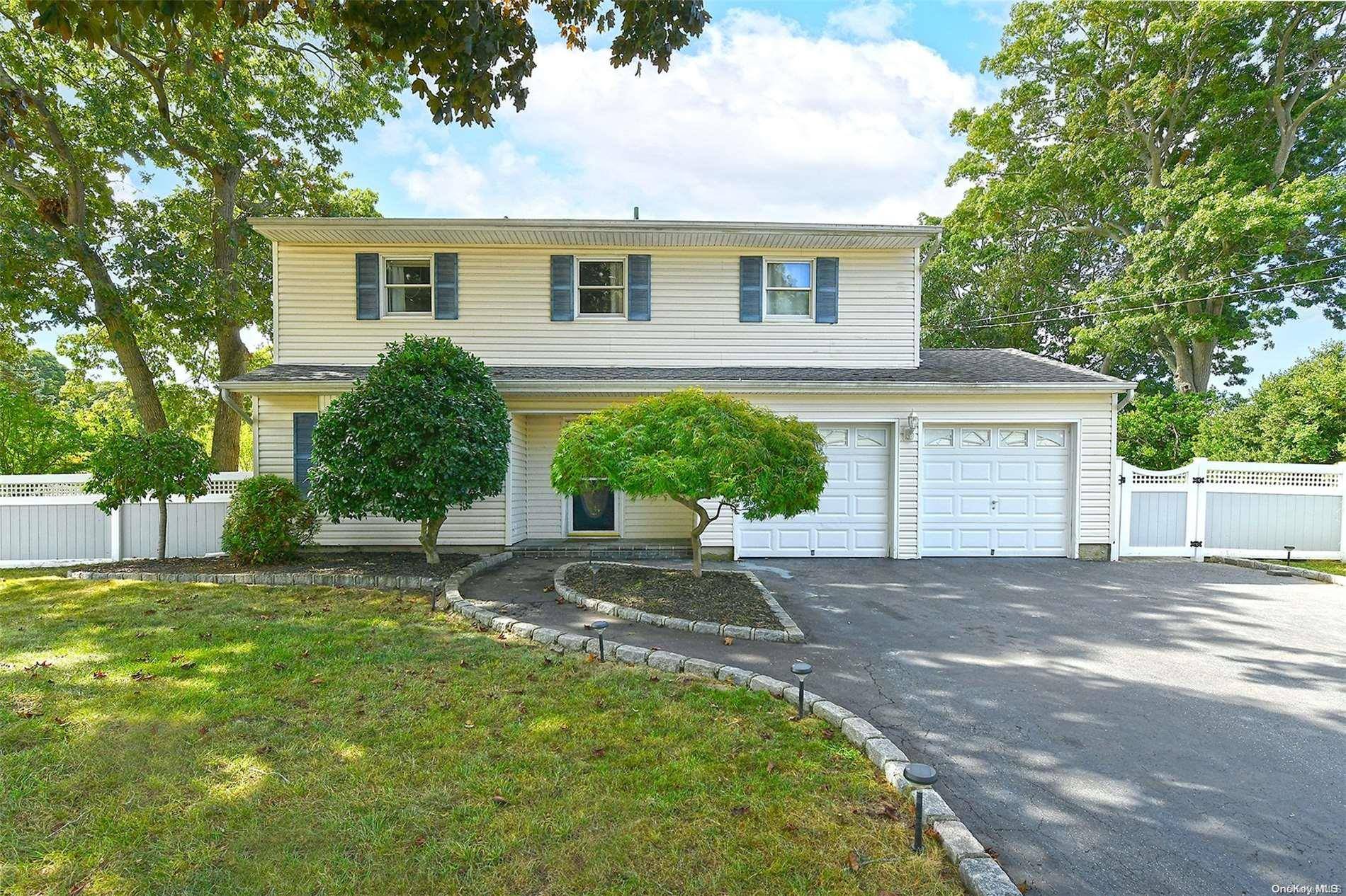 20 Mueller DR, Selden, NY 11784
