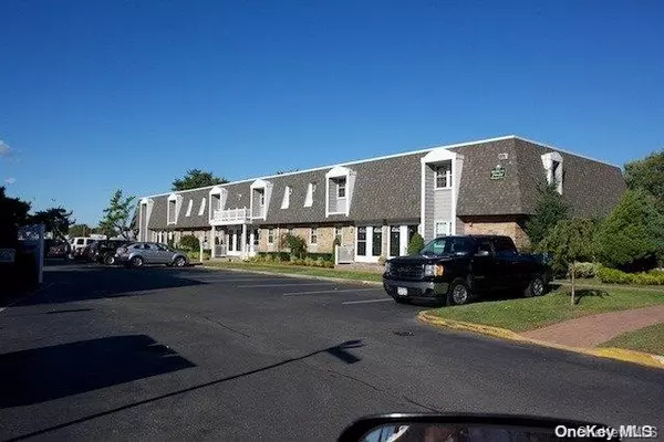 Patchogue, NY 11772,74 Mainsail DR #8-74