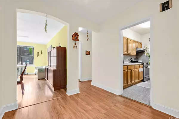 East Elmhurst, NY 11370,77-17 Ditmars BLVD #1