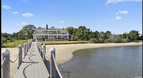 Hampton Bays, NY 11946,17 Ludlow LN