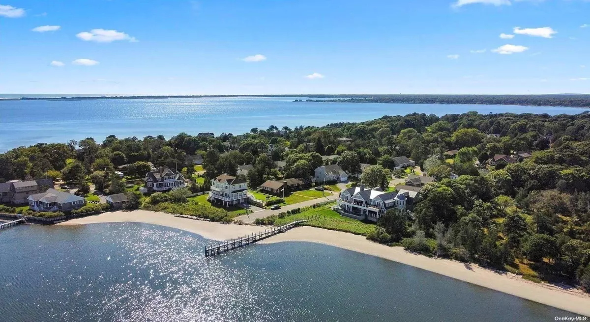 Hampton Bays, NY 11946,17 Ludlow LN