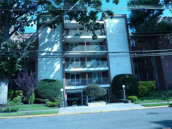 Freeport, NY 11520,110 Brooklyn Avenue #1T