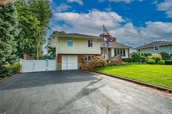 Commack, NY 11725,5 Weldon LN