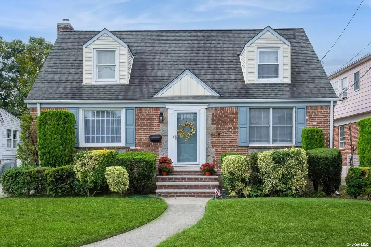 Malverne, NY 11565,103 Woods AVE