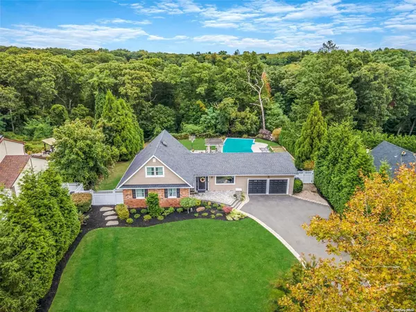 Smithtown, NY 11787,99 River Heights DR