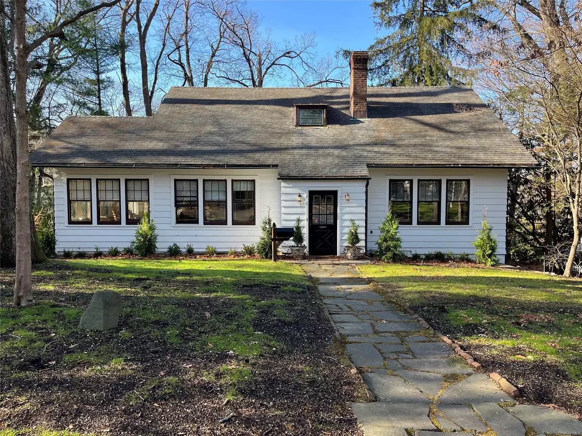 Huntington, NY 11743,35 Hollywood PL