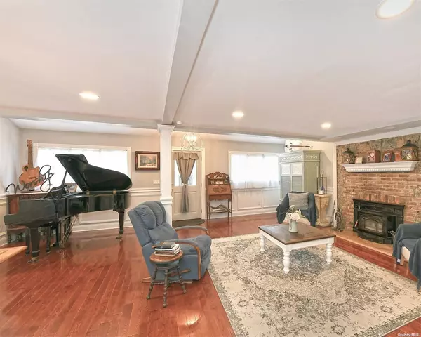 Farmingdale, NY 11735,30 Harrison PL