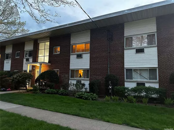 125 Hempstead Garden DR #R1D,  West Hempstead,  NY 11552