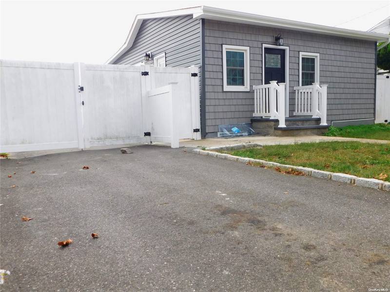 133 46th ST, Lindenhurst, NY 11757