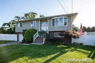 10 Pace, West Islip, NY 11795