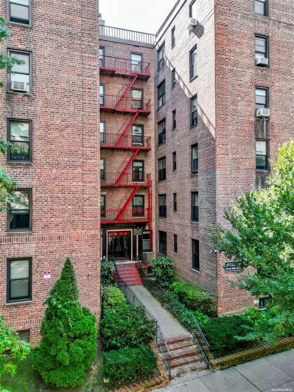 Woodhaven, NY 11421,83-30 98th Street #1A