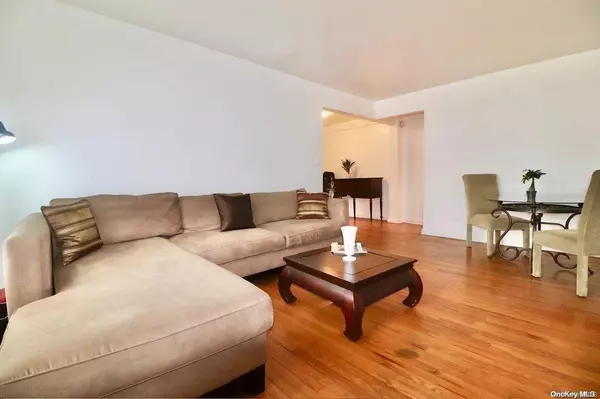 Jackson Heights, NY 11372,35-50 75 ST #5A