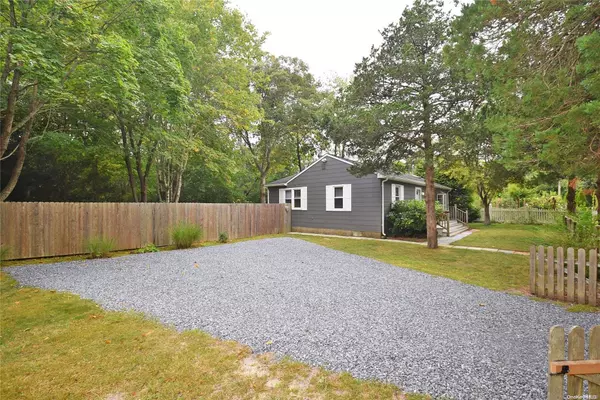 East Quogue, NY 11942,4 E End AVE