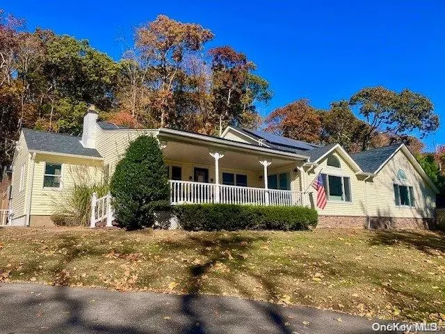 Saint James, NY 11780,287 River RD