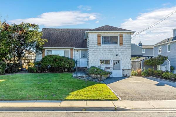 228 Jefferson AVE, Island Park, NY 11558