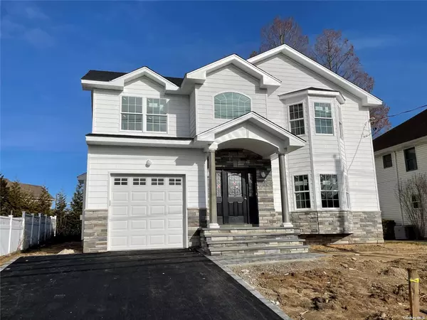 37 Raynham DR, Syosset, NY 11791