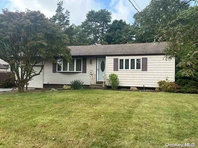 162 Gibbs RD, Central Islip, NY 11722