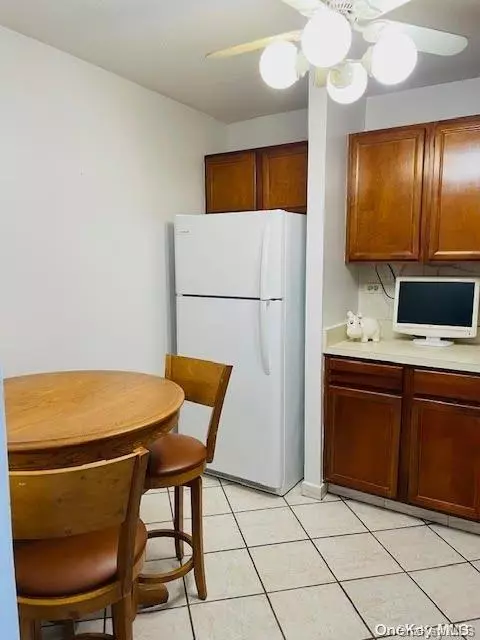 Bayside, NY 11360,1 Bay Club DR #5J