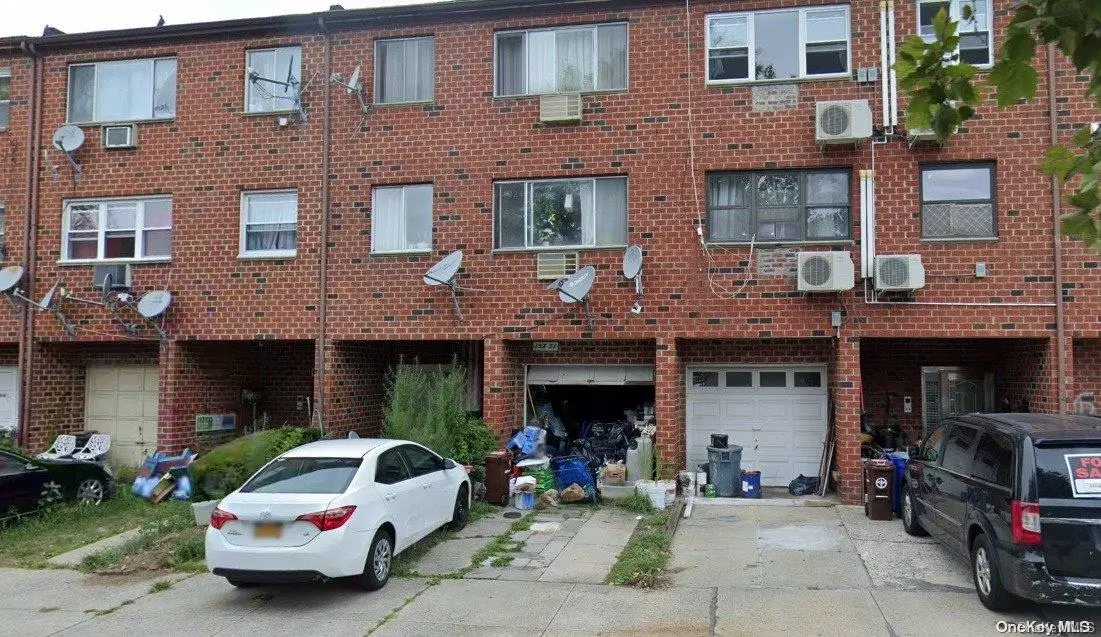 Flushing, NY 11367,153-51 77th RD