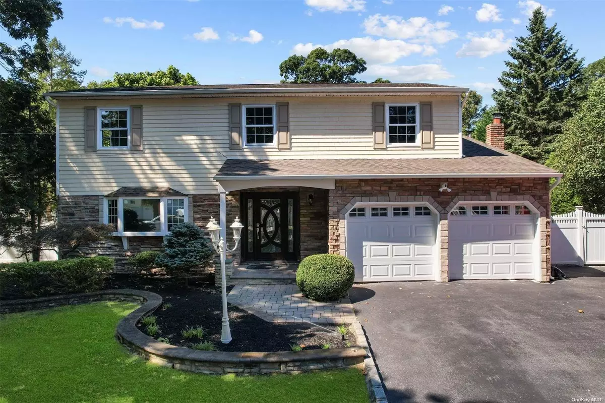 Centereach, NY 11720,82 Woodview LN