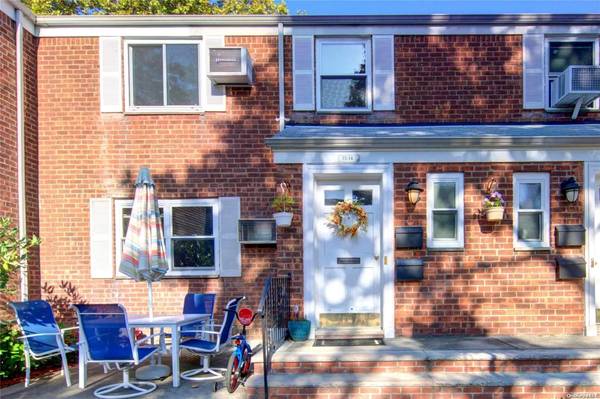 73-14 263rd ST #2nd Fl,  Glen Oaks,  NY 11004